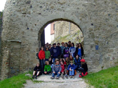 Klassen 7-9 der Jenaplan Schule Jena, hier auf der Burg Falkenstein, Klassenfahrt Harz 2008 – Bildergalerie Klassenfahrten von Jugendtours