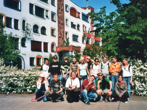 Klasse 9 der Mittelschule „Am Höllander“ Döbeln, hier an der Hundertwasser-Schule in Wittenberg, Klassenfahrt Sachsen-Anhalt 2007 – Bildergalerie Klassenfahrten von Jugendtours