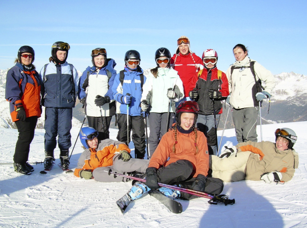 Schler:innen des Christian-Weise-Gymnasium Zittau, hier im Skigebiet Brunnalm, St. Jakob, Ski-Klassenfahrt ins Defereggental inkl. Skipass 2007 – Bildergalerie Klassenfahrten von Jugendtours