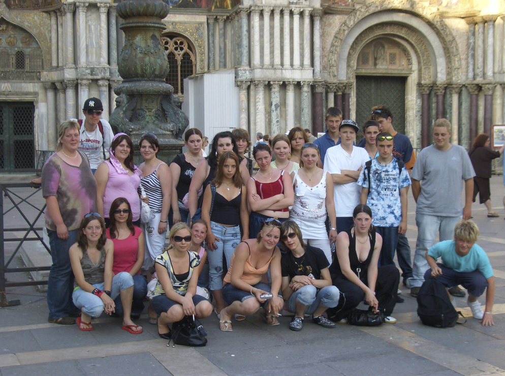 Klasse 12 des Kolping-Bildungszentrums Roth, hier am Markusdom, Klassenfahrt Venedig 2008 – Bildergalerie Klassenfahrten von Jugendtours