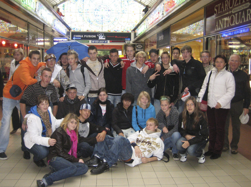 Klasse 10e Waltrop, hier in der Tesla-Passage, Klassenfahrt Prag 2008 – Bildergalerie Klassenfahrten von Jugendtours