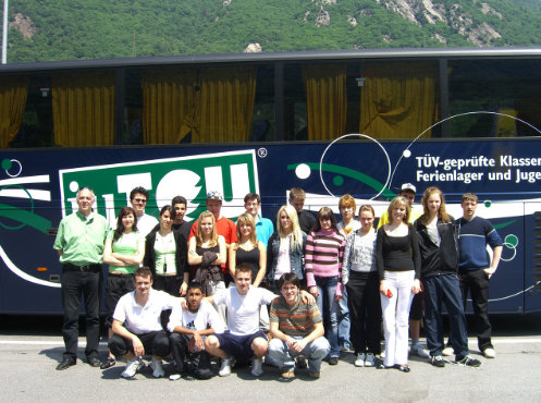 Klasse 10 der Ferdinand-Porsche-Realschule Wolfsburg, hier am Brenner-Pass, Klassenfahrt Gardasee 2008 – Bildergalerie Klassenfahrten von Jugendtours