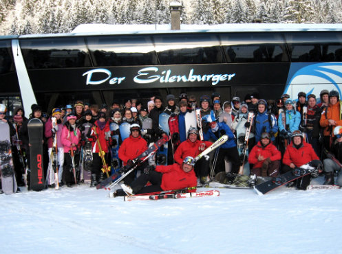 Schler:innen der Karl-Heine-Schule Leipzig, hier im Skigebiet „Waidring Steinplatte“ im Schneewinkel Tirol, Klassenfahrt Alpen 2009 – Bildergalerie Klassenfahrten von Jugendtours