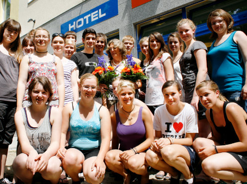 Klasse 9 des Gymnasiums Augustianum Greven, hier am a&o Berlin Hauptbahnhof, Klassenfahrt Berlin 2010 – Bildergalerie Klassenfahrten von Jugendtours