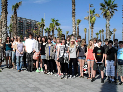 Klasse 11 der Evangelischen Schule St. Marien Neubrandenburg, hier unterwegs im Stadtviertel Barcelonetta, Klassenfahrt Barcelona 2010 – Bildergalerie Klassenfahrten von Jugendtours