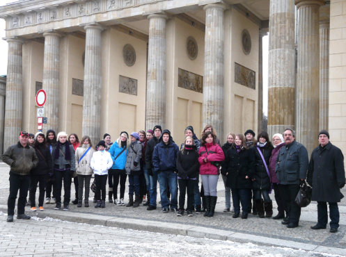 Schüler*innen des Jugendweihevereins Nordthüringen, hier am Brandenburger Tor, Klassenfahrt Berlin 2012 – Bildergalerie Klassenfahrten von Jugendtours