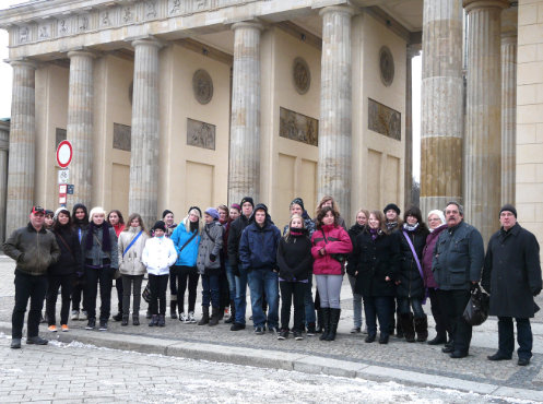 Schler:innen des Jugendweihevereins Nordthringen, hier am Brandenburger Tor, Klassenfahrt Berlin 2012 – Bildergalerie Klassenfahrten von Jugendtours