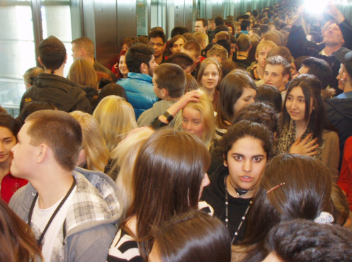 Die beiden neunten Klassen der Dr.-Theo-Schller-Mittelschule Nrnberg, hier am Deutschen Bundestag, Klassenfahrt Berlin 2012 – Bildergalerie Klassenfahrten von Jugendtours