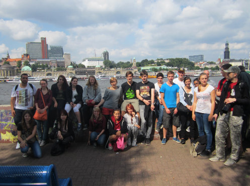 Klasse 12 der Justus-von-Liebig-Schule berlingen, hier am Stage Theater im Hafen Hamburg, Schulausflug Musical Hamburg 2013 – Bildergalerie Klassenfahrten von Jugendtours