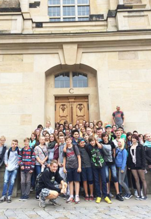 Klasse 9 (JGT 9) der kowegschule Kugelberg Weienfels, hier vor der Frauenkirche, Klassenfahrt Dresden 2014 – Bildergalerie Klassenfahrten von Jugendtours