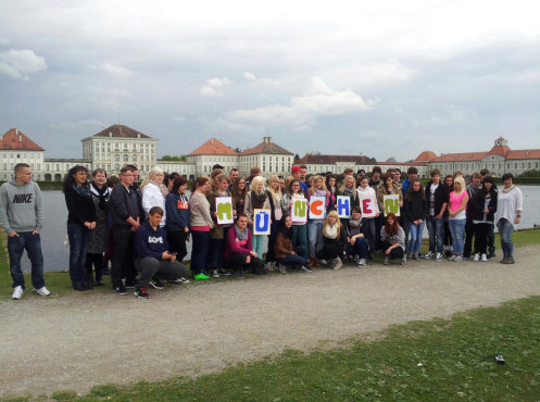 Klasse 10 der Grund- und Oberschule Mllrose, hier am Schloss Nymphenburg, Klassenfahrt Mnchen 2014 – Bildergalerie Klassenfahrten von Jugendtours