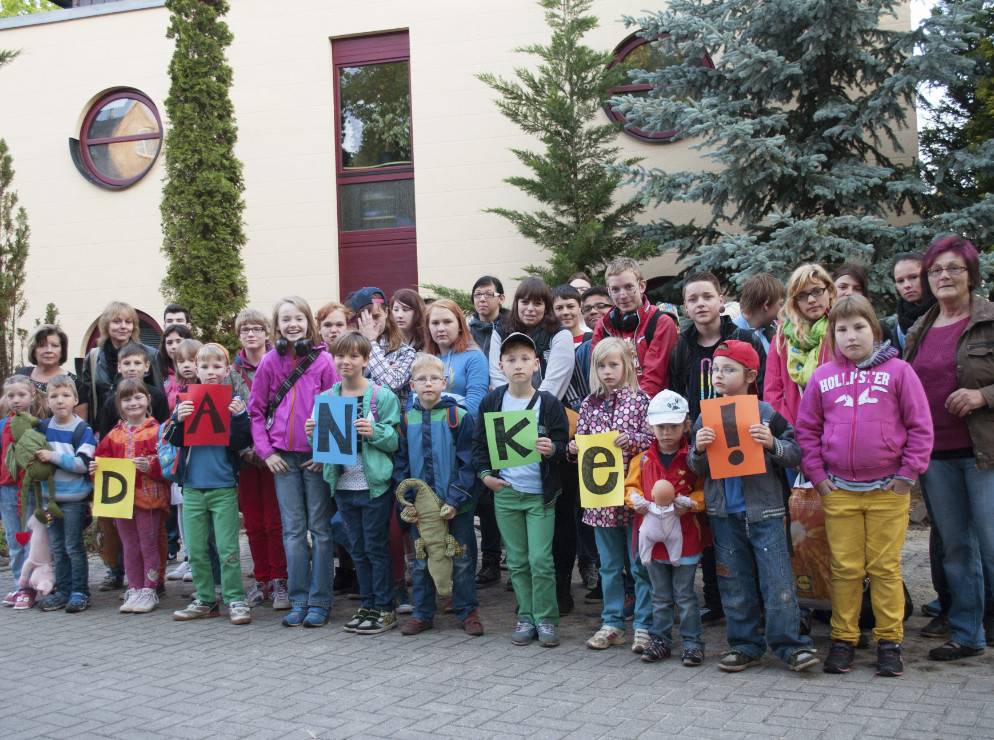 Kinder und Jugendliche des Kinderheims „Clara Zetkin“ Halle, Tagesfahrt Heide Park Soltau 2014 – Bildergalerie Klassenfahrten von Jugendtours