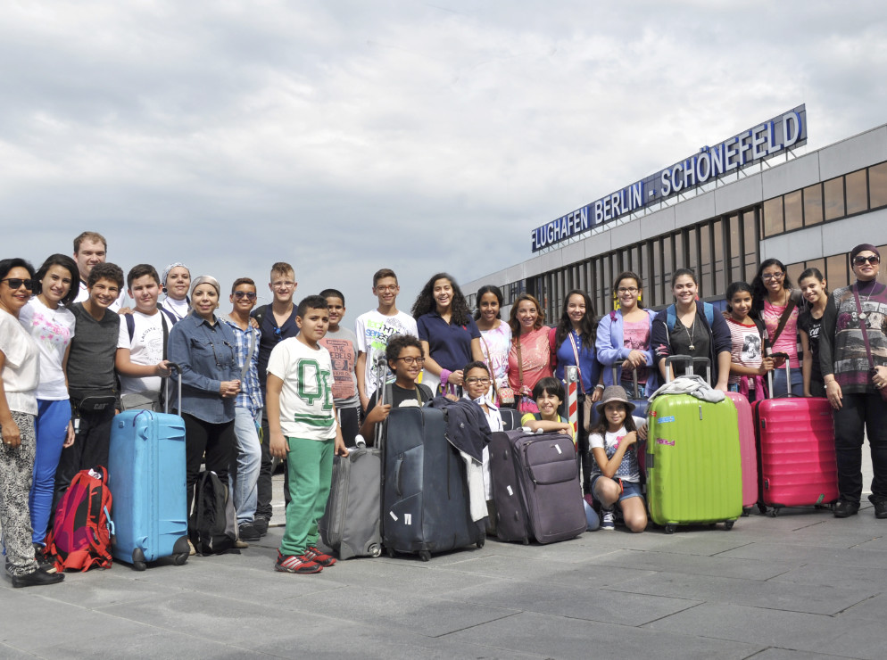 Klasse 8 der Deutschen Schule Futures Kairo, hier am Flughafen Berlin Schönefeld, Berlin 2015 – Bildergalerie Klassenfahrten von Jugendtours