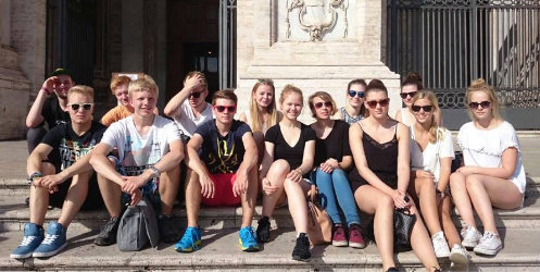 Klasse 12 des Gymnasium am Kattenberge Buchholz, hier während einer Schulklassenführung in Rom, Klassenfahrt Rom 2015 – Bildergalerie Klassenfahrten von Jugendtours