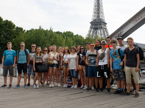 Schler:innen der Klasse 9 des Staatlichen Gymnasium Smmerda, hier an der Seine in Paris, Klassenfahrt Paris 2015 – Bildergalerie Klassenfahrten von Jugendtours