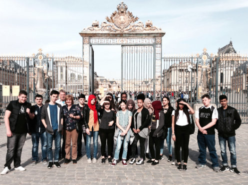 Klasse 9 der Gesamtschule Wilhelmsburg, hier am Schloss Versailles, Klassenfahrt Paris 2015 – Bildergalerie Klassenfahrten von Jugendtours