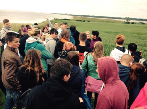 Klassen 9/10 der Otto-Tschirch-Oberschule Brandenburg an der Havel, hier zur Geologischen Steilkstenwanderung, Klassenfahrt Schnhagen 2015 – Bildergalerie Klassenfahrten von Jugendtours