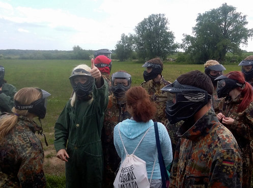 Klasse 10 der Sekundarschule Mser, hier beim Paintball, Klassenfahrt Polnische Ostsee 2015 – Bildergalerie Klassenfahrten von Jugendtours