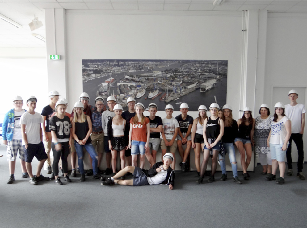 Klasse 10 der Freien Schule im Burgenland „Jan Hus“, hier während der Hafenrundfahrt, Klassenfahrt Hamburg 2016 – Bildergalerie Klassenfahrten von Jugendtours