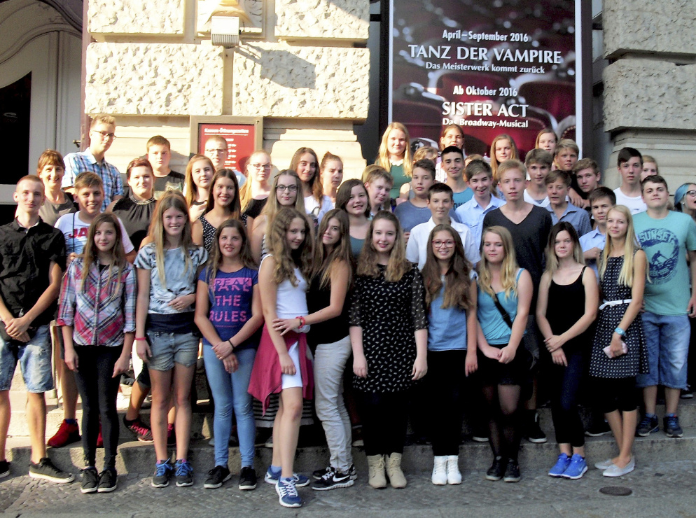  Klassen 8b/c der Lessingschule Nordhausen, hier zur Musical-Auffhrung „Tanz der Vampire“, Klassenfahrt Berlin 2016 – Bildergalerie Klassenfahrten von Jugendtours