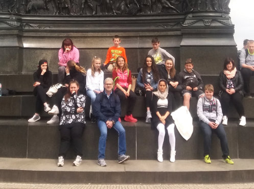 Klasse 7 der Sekundarschule Halle-Sd, hier am Knig Johann-Denkmal, Klassenfahrt Dresden 2016 – Bildergalerie Klassenfahrten von Jugendtours