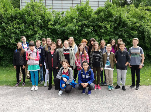 Klasse 7F des Elisabeth-Gymnasiums Eisenach, hier an Goethes Gartenhaus, Klassenfahrt Weimar 2017 – Bildergalerie Klassenfahrten von Jugendtours