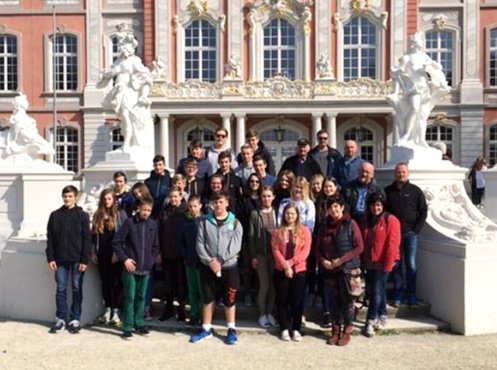 Klasse 8 des Staatlichen Gymnasiums Geschwister Scholl Sondershausen, hier am Kurfrstlichen Palais, Klassenfahrt Trier 2017 – Bildergalerie Klassenfahrten von Jugendtours