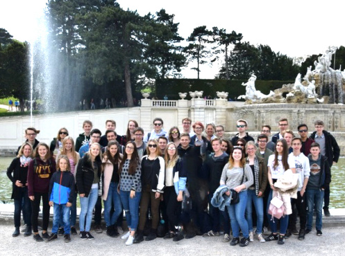 Klasse 10 des Ignaz-Gnther-Gymnasiums Rosenheim, hier im Schloss Schnbrunn, Klassenfahrt Wien 2017 – Bildergalerie Klassenfahrten von Jugendtours