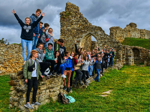 Klassen 9a-b der Oberschule Oederan, hier zur Exkursion im Hastings Castle – Klassenfahrt London 2018 – Bildergalerie Klassenfahrten von Jugendtours