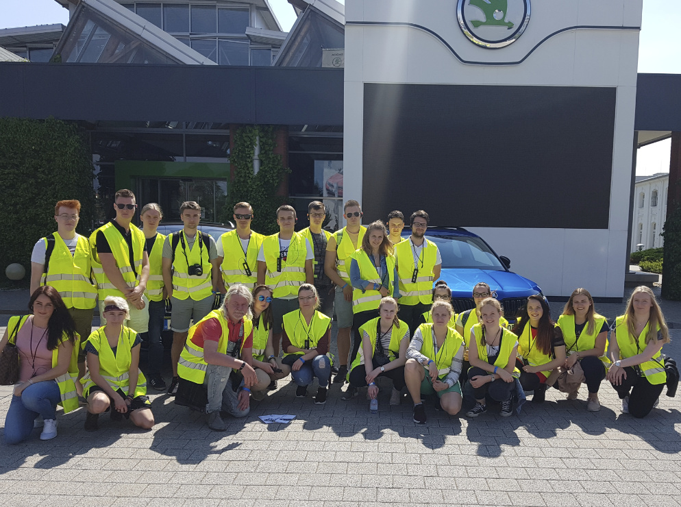 Klasse 13 der Beruflichen Schule fr Wirtschaft & Verwaltung Neubrandenburg, hier bei der Betriebsbesichtigung der Skoda Werke in Mlada Boleslav, Klassenfahrt Prag 2019 – Bildergalerie Klassenfahrten von Jugendtours