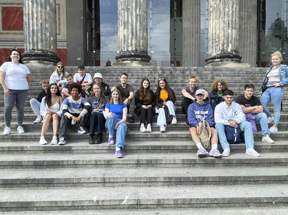 Klasse 12 der Moritz-Fontaine-Gesamtschule Rheda-Wiedenbrck, Klassenfahrt Berlin 2022 – Bildergalerie Klassenfahrten von Jugendtours