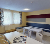 KiEZ Ferienpark Feuerkuppe - Wohnb. I Unterkunftsbild 1 – Klassenfahrt KiEZ Feuerkuppe Strauberg von Jugendtours