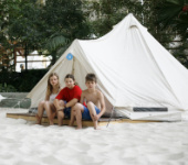 Tropical Islands (Indoor - Zelte im Dome) Unterkunftsbild 1 – Klassenfahrt Tropical Islands von Jugendtours