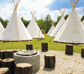 Tropical Islands (Tipis auf dem Campingplatz) Unterkunftsbild 1 – Klassenfahrt Tropical Islands von Jugendtours