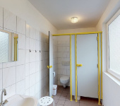 KiEZ Ferienpark Feuerkuppe - Wohnb. IV Unterkunftsbild 2 – Klassenfahrt KiEZ Feuerkuppe Strauberg von Jugendtours