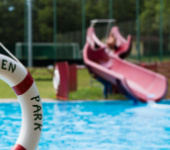 KiEZ Ferienpark Feuerkuppe - Wohnb. IV Unterkunftsbild 3 – Klassenfahrt KiEZ Feuerkuppe Strauberg von Jugendtours