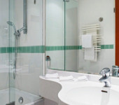 ****Wyndham Stralsund HanseDom Hotel Unterkunftsbild 1 – Klassenfahrt Stralsund und Ozeaneum von Jugendtours