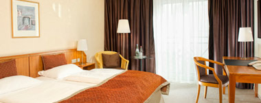 ****Hotel Wyndham Hannover Atrium Innenansicht – Klassenfahrt Hannover von Jugendtours