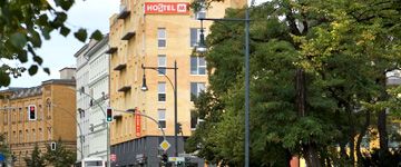 MEININGER Hotel Berlin Alexanderplatz Auenansicht – Klassenfahrt Berlin von Jugendtours