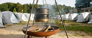 Jugendtours-Camp am Vilzsee (Iglu-Zelte) Auenansicht – Klassenfahrt Kanutour mit Jugendtours-Guide von Jugendtours