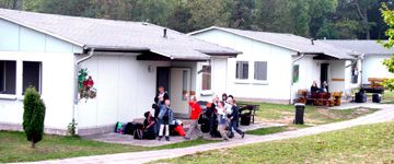 KiEZ Ferienpark Feuerkuppe - Wohnb. IV Auenansicht – Klassenfahrt KiEZ Feuerkuppe Strauberg von Jugendtours