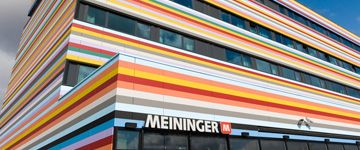 MEININGER Hotel Berlin Flughafen Auenansicht – Klassenfahrt Berlin von Jugendtours