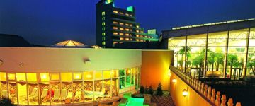 ****Wyndham Stralsund HanseDom Hotel Auenansicht – Klassenfahrt Stralsund und Ozeaneum von Jugendtours