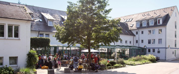 Graf-Zeppelin-Jugendherberge Friedrichshafen Auenansicht – Klassenfahrt Friedrichshafen von Jugendtours