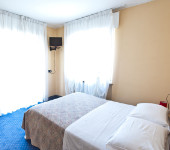 Kategorie ***Hotels, z.B. ***Hotel Rubino Nago-Torbole Unterkunftsbild 1 – Klassenfahrt Nordufer Gardasee von Jugendtours