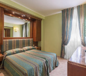 Kategorie ***+/****Hotels im Zentrum, z.B. ***+Hotel Siracusa Rom Unterkunftsbild 1 – Klassenfahrt Rom von Jugendtours
