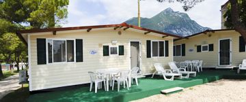 Kategorie ***/****Feriendrfer, z.B. ****Feriendorf Camping Toscolano Auenansicht – Klassenfahrt Westufer Gardasee von Jugendtours