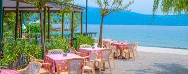 Kategorie ***/****Feriendrfer, z.B. ****Feriendorf Camping Toscolano Innenansicht – Klassenfahrt Westufer Gardasee von Jugendtours