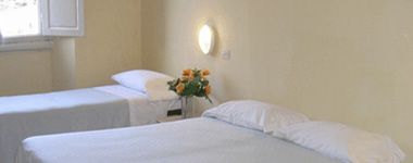 Kategorie **Hotels im Zentrum, z.B. **Hotel Cordova Florenz oder **Hotel Piccadilly Florenz Innenansicht – Klassenfahrt Florenz von Jugendtours