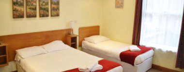 Kategorie **Hotels mit DU/WC im Zentrum, z.B. Hotel 65 London Innenansicht – Klassenfahrt London von Jugendtours